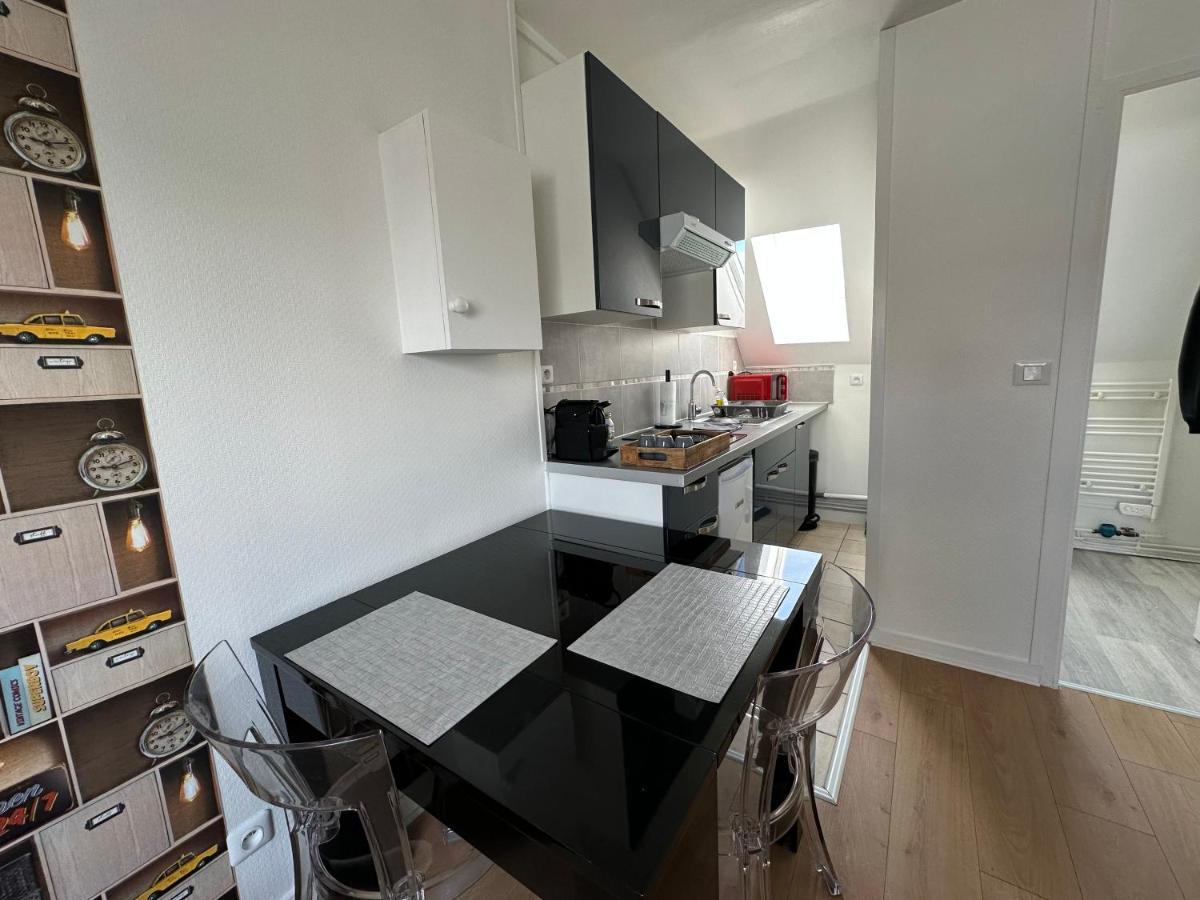 Appartement Au Centre Ville De Sens Ngoại thất bức ảnh